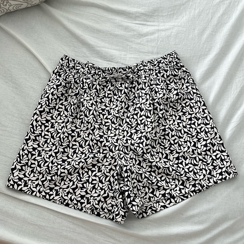 Uniqlo Airism Floral Elastic Waistband Shorts - Size M